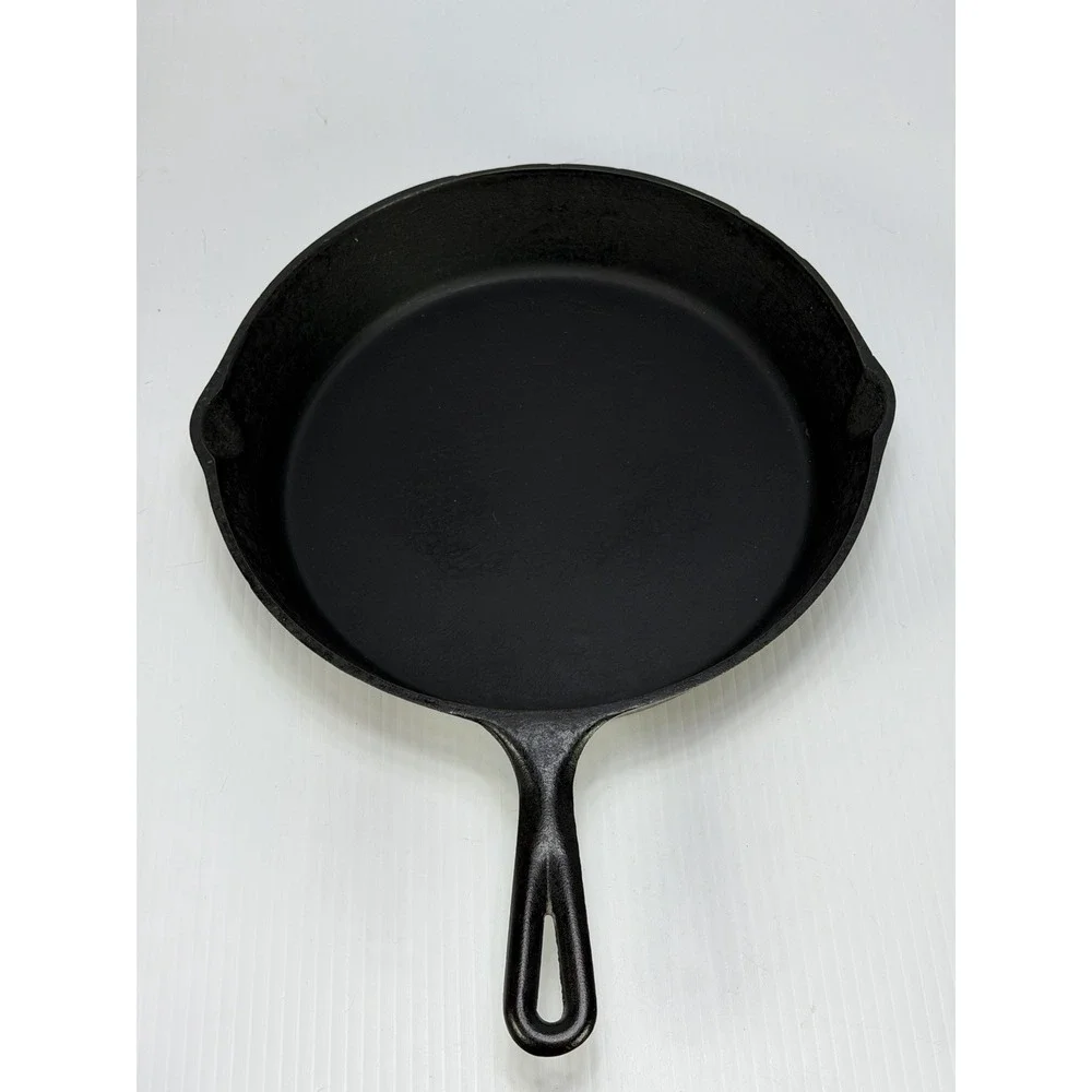 Vintage #8 Unmarked Lodge Cast Iron Skillet 3 Notch‎ Heat Ring Restored Seasoned